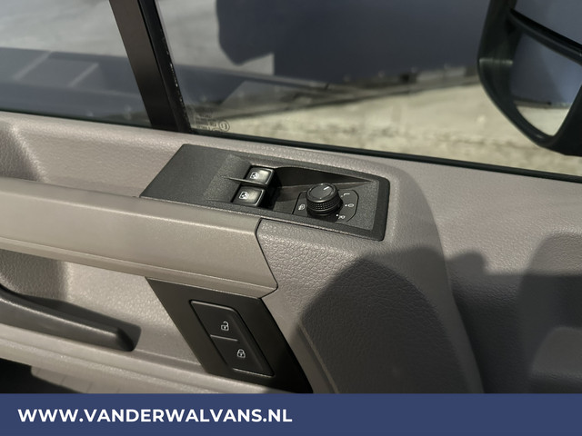 Volkswagen Crafter 2.0 TDI 141pk L3H2 (Oude L2H1) Euro6 *Rijklaar Direct Rijden* Airco | Camera | Apple Carplay | 3000kg Trekhaak | Cruisecontrol A