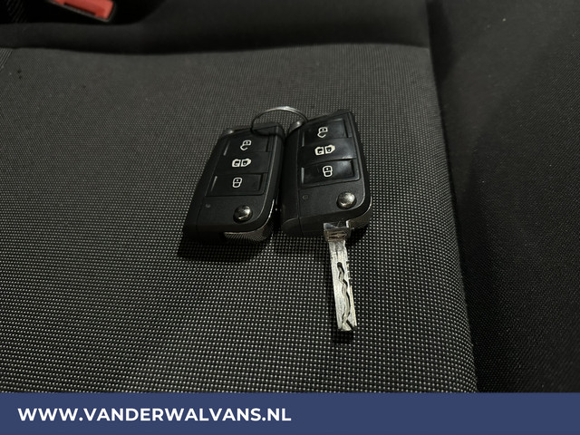 Volkswagen Crafter 2.0 TDI 141pk L3H2 (Oude L2H1) Euro6 *Rijklaar Direct Rijden* Airco | Camera | Apple Carplay | 3000kg Trekhaak | Cruisecontrol A