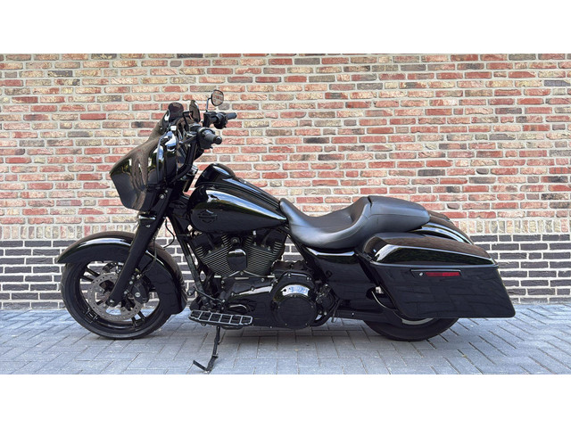 harley-davidson-street-glide-103-flhxs-streetglide-cvo-blackout