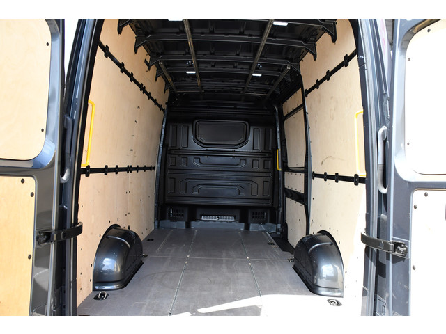 Volkswagen Crafter 35 2.0 TDI L3H3 Highline Camera, Carplay, LED, 140pk, Automaat, Voorruit verwarming, Uniek!