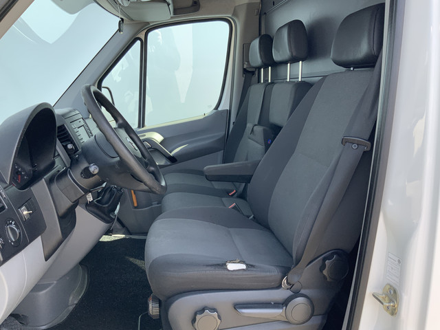 Volkswagen Crafter 35 2.0 TDI L1H1 Airco Cruise 3 Zits Trekhaak 2000 kg Imperiaal & Trap Navi Opstap Euro 5