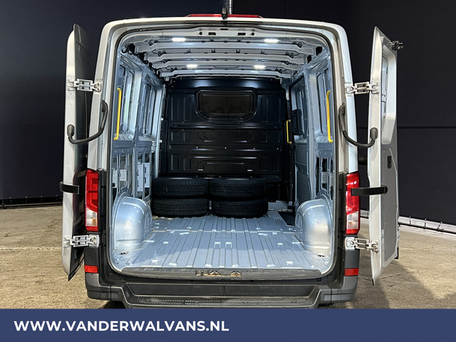 Volkswagen Crafter 2.0 TDI 141pk L3H2 L2H1 Euro6 Airco | Camera | Apple Carplay | Android Auto Bijrijdersbank, 3000kg trekvermogen