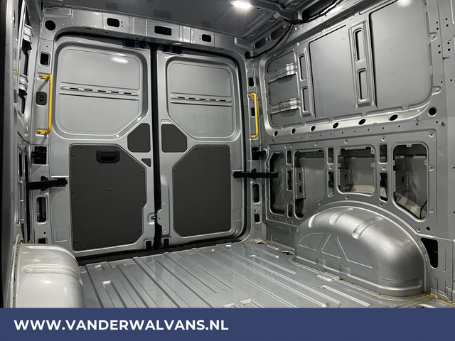 Volkswagen Crafter 2.0 TDI 141pk L3H2 L2H1 Euro6 Airco | Camera | Apple Carplay | Android Auto Bijrijdersbank, 3000kg trekvermogen