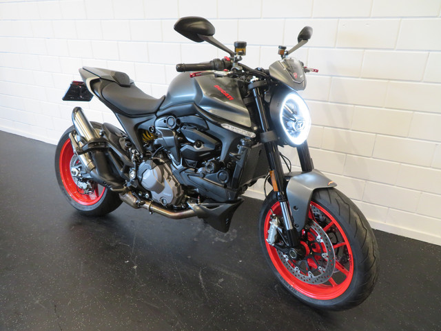 Ducati Monster 937 + 950 SUPER GAAF!