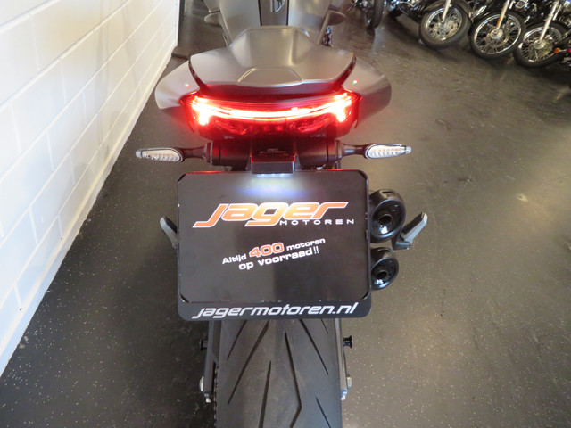 Ducati Monster 937 + 950 SUPER GAAF!