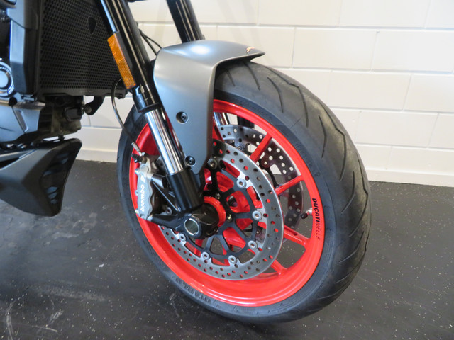 Ducati Monster 937 + 950 SUPER GAAF!