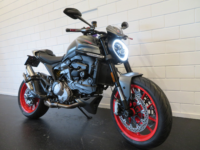 Ducati Monster 937 + 950 SUPER GAAF!