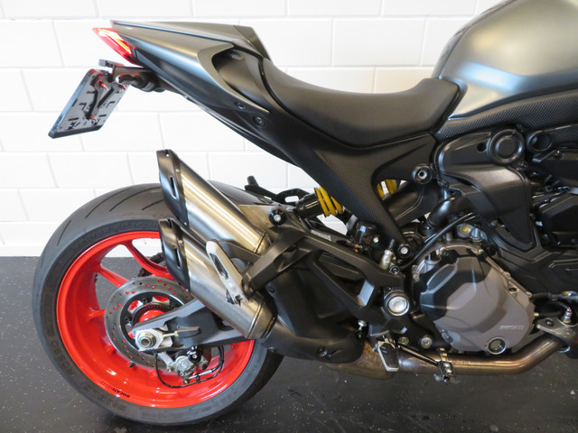 Ducati Monster 937 + 950 SUPER GAAF!
