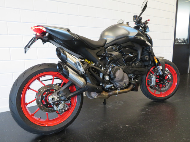 Ducati Monster 937 + 950 SUPER GAAF!