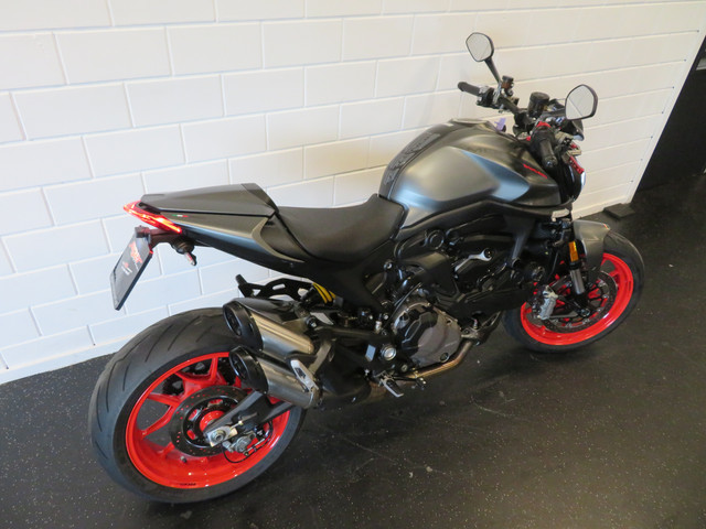 Ducati Monster 937 + 950 SUPER GAAF!