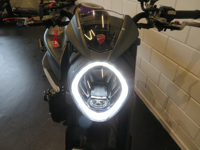 Ducati Monster 937 + 950 SUPER GAAF!