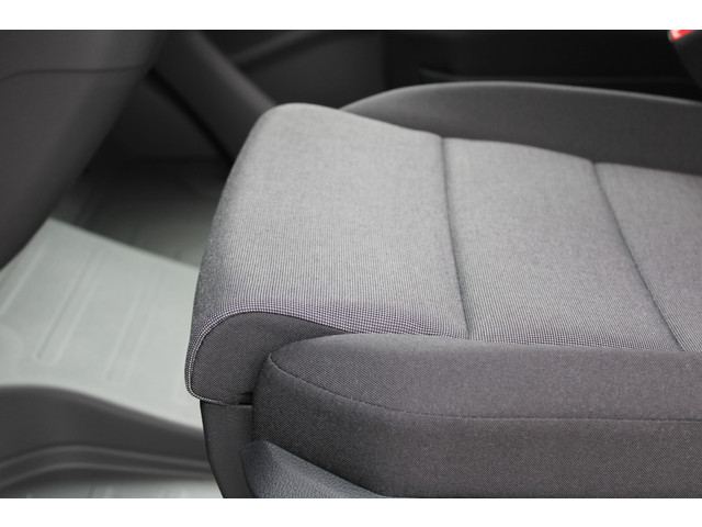 Volkswagen Crafter 30 2.0 TDI L3H3 140pk - Navigatie - DAB - Geveerde Stoel - Camera - Carplay - Rijklaar