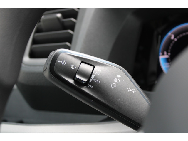 Volkswagen Crafter 30 2.0 TDI L3H3 140pk - Navigatie - DAB - Geveerde Stoel - Camera - Carplay - Rijklaar