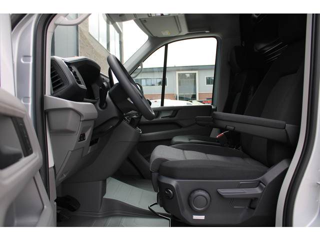 Volkswagen Crafter 30 2.0 TDI L3H3 140pk - Navigatie - DAB - Geveerde Stoel - Camera - Carplay - Rijklaar