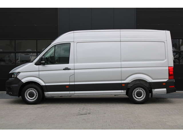Volkswagen Crafter 30 2.0 TDI L3H3 140pk - Navigatie - DAB - Geveerde Stoel - Camera - Carplay - Rijklaar
