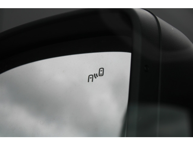 Volkswagen Crafter 30 2.0 TDI L3H3 140pk - Navigatie - DAB - Geveerde Stoel - Camera - Carplay - Rijklaar