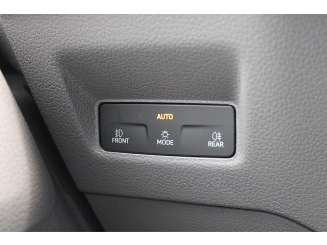 Volkswagen Crafter 30 2.0 TDI L3H3 140pk - Navigatie - DAB - Geveerde Stoel - Camera - Carplay - Rijklaar