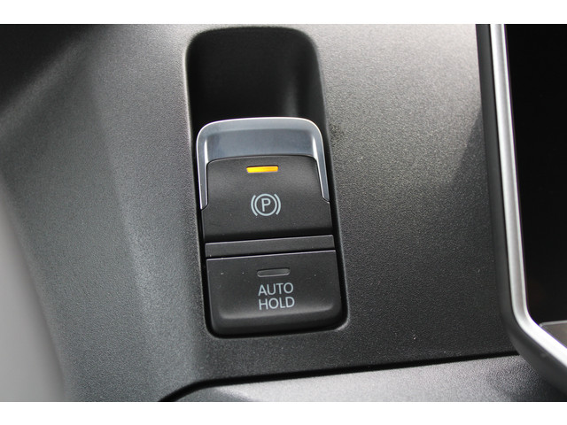 Volkswagen Crafter 30 2.0 TDI L3H3 140pk - Navigatie - DAB - Geveerde Stoel - Camera - Carplay - Rijklaar