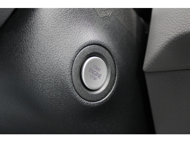 Volkswagen Crafter 30 2.0 TDI L3H3 140pk - Navigatie - DAB - Geveerde Stoel - Camera - Carplay - Rijklaar