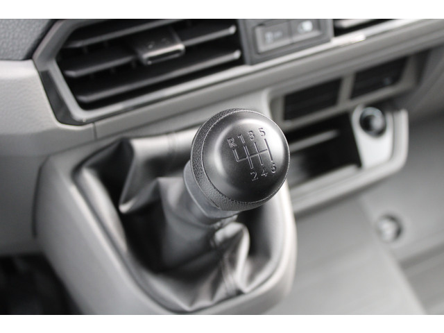 Volkswagen Crafter 30 2.0 TDI L3H3 140pk - Navigatie - DAB - Geveerde Stoel - Camera - Carplay - Rijklaar