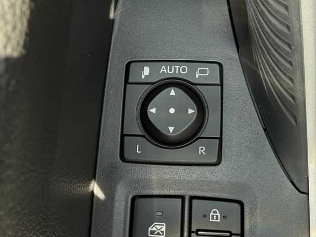 Toyota RAV4 2.5 Plug-in Hybrid AWD Limited Edition UIT VOORRAAD LEVERBAAR! STOELVERWARMING VOOR + ACHTER 360CAM NL-AUTO V+A PRK SNSR