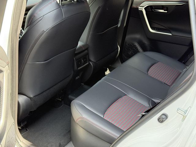 Toyota RAV4 2.5 Plug-in Hybrid AWD Limited Edition UIT VOORRAAD LEVERBAAR! STOELVERWARMING VOOR + ACHTER 360CAM NL-AUTO V+A PRK SNSR