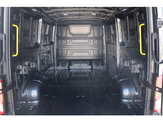 Volkswagen Crafter 35 2.0 TDI L3H2 177pk - Facelift - Navigatie - LED - Geveerde stoel - Virtual cockpit - Camera - Verwarmd stuur - Stoelverwarmin