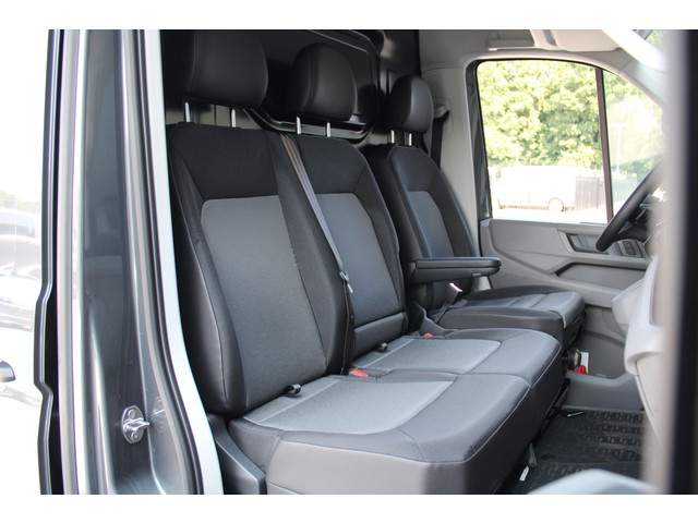 Volkswagen Crafter 35 2.0 TDI L3H2 177pk - Facelift - Navigatie - LED - Geveerde stoel - Virtual cockpit - Camera - Verwarmd stuur - Stoelverwarmin