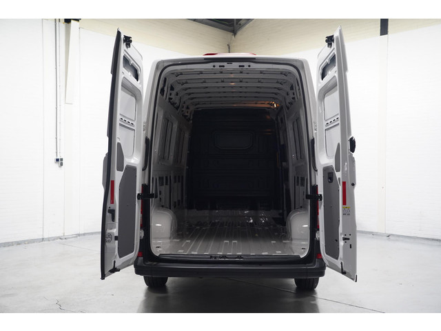 Volkswagen Crafter 2.0 TDI 140 pk L4H3 Airco, Cruise Control Geveerde Stoel, PDC V+A, 3-Zits, Nieuw Overjarig