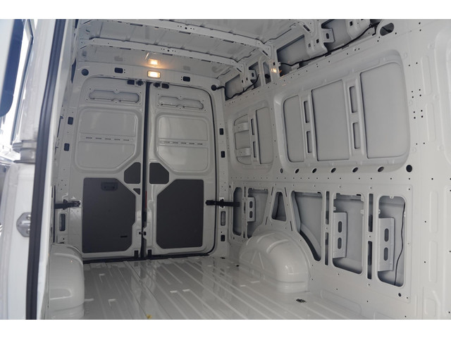 Volkswagen Crafter 2.0 TDI 140 pk L4H3 Airco, Cruise Control Geveerde Stoel, PDC V+A, 3-Zits, Nieuw Overjarig