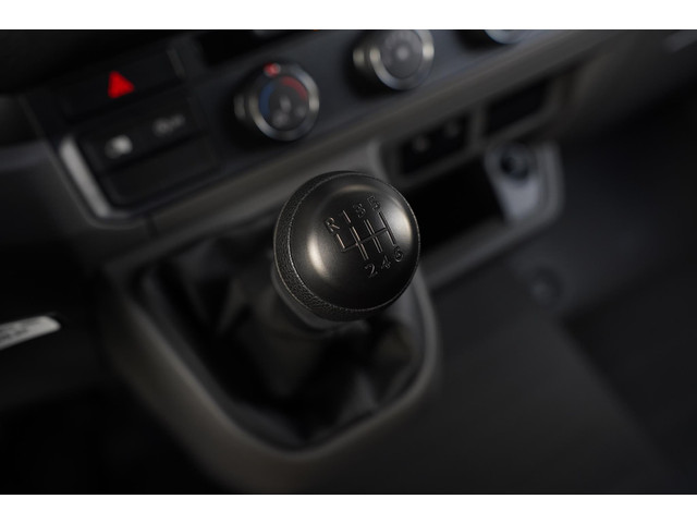 Volkswagen Crafter 2.0 TDI 140 pk L4H3 Airco, Cruise Control Geveerde Stoel, PDC V+A, 3-Zits, Nieuw Overjarig