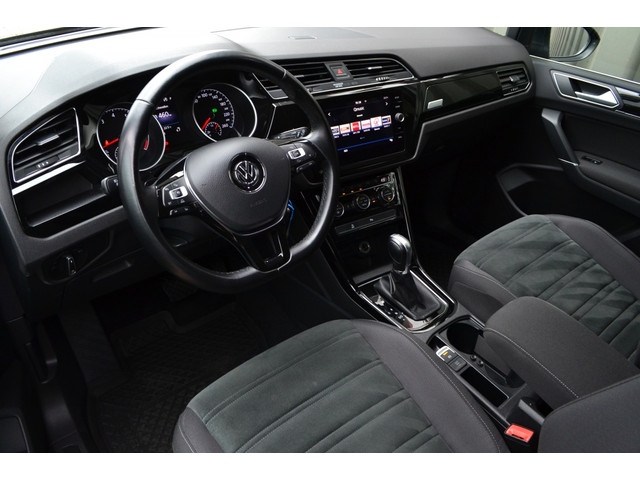Volkswagen Touran 1.4 TSI DSG Highline LED ACC Trekhaak Automaat