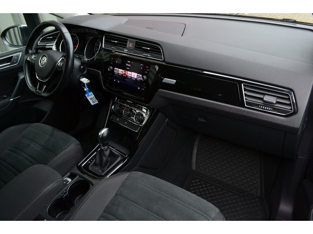 Volkswagen Touran 1.4 TSI DSG Highline LED ACC Trekhaak Automaat