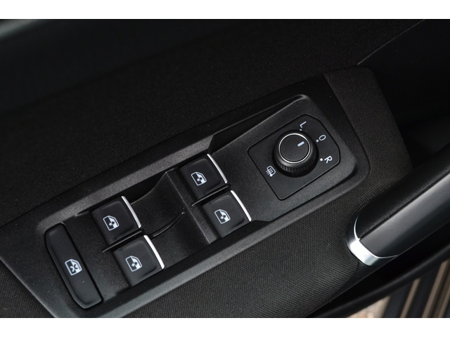 Volkswagen Touran 1.4 TSI DSG Highline LED ACC Trekhaak Automaat