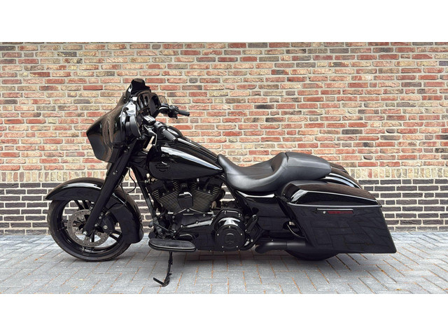 harley-davidson-street-glide-103-flhx-streetglide-cvo-blackout