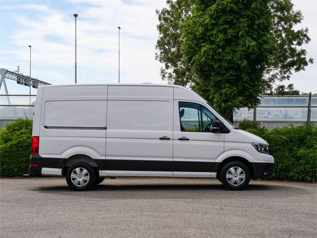 volkswagen-crafter-35-2.0-tdi-141pk-l3h3-highline---trekhaak---geveerde-stoel---camera---carplay--
