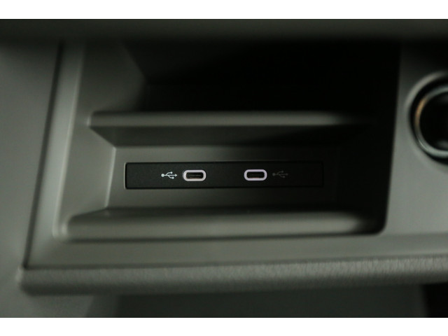 Volkswagen Crafter 2.0 TDI DSG HIGHLINE EXCLUSIVE L3H3 | FACELIFT MODEL | BPM VRIJ | NIEUW 3000KG TREKHAAK VIRTUAL ADAPTIVE CRUISE LED 140PK CARPLA