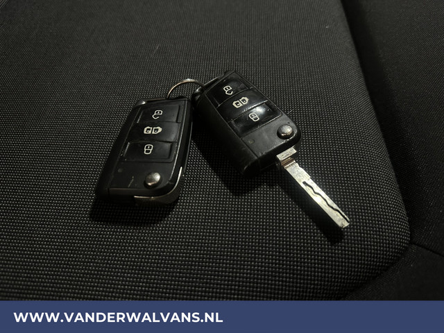 Volkswagen Crafter 2.0 TDI 140pk L3H3 (oude L2H2) Euro6 Airco | Camera | Cruisecontrol | Apple Carplay | bijrijdersbank android auto, chauffeurssto