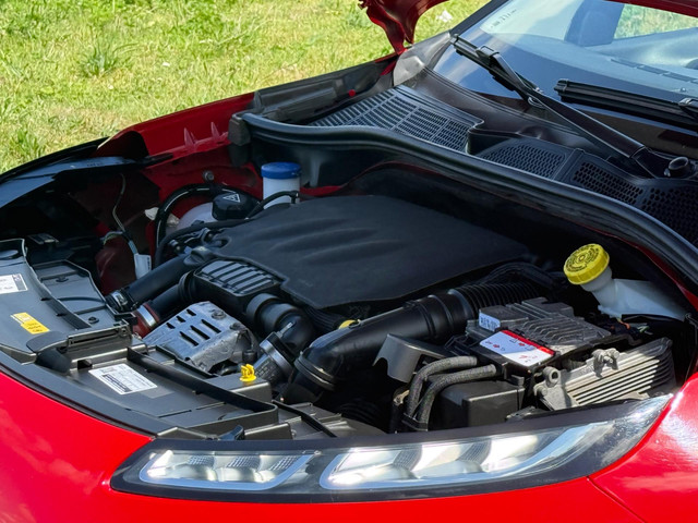 Citroen C4 Cactus 1.2 e-THP PureTech 110pk Shine - Rouge Aden - Camera Cruise Clima