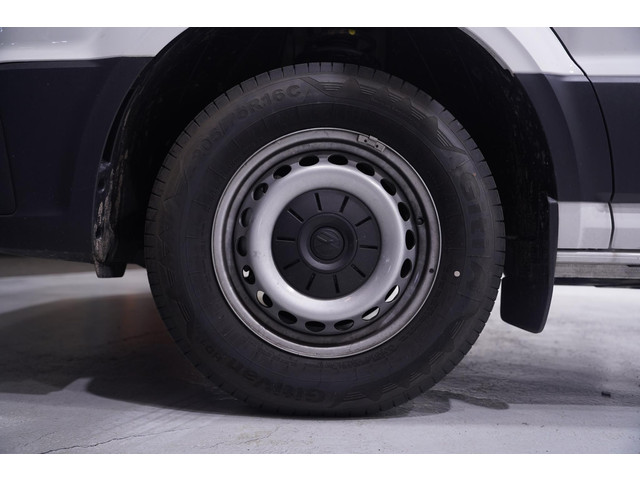 Volkswagen Crafter 2.0 TDI 140 pk L4 Autotransporter Airco, Cruise Control, Trekhaak 3.000 kg, BPM vrij, 3-Zits