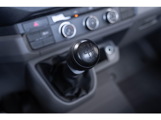 Volkswagen Crafter 2.0 TDI 140 pk L4 Autotransporter Airco, Cruise Control, Trekhaak 3.000 kg, BPM vrij, 3-Zits