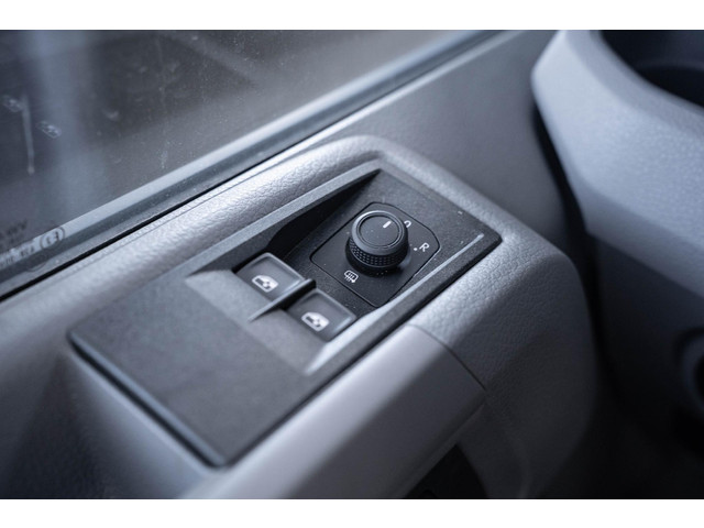 Volkswagen Crafter 2.0 TDI 140 pk L4 Autotransporter Airco, Cruise Control, Trekhaak 3.000 kg, BPM vrij, 3-Zits