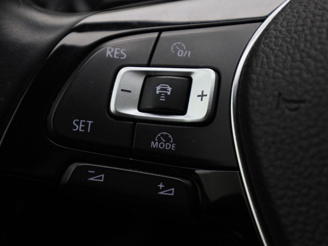Volkswagen Touran 1.4 TSI 110kW 150PK Comfortline DSG 7-Persoons · Navigatie · Trekhaak · Apple Car Play ·