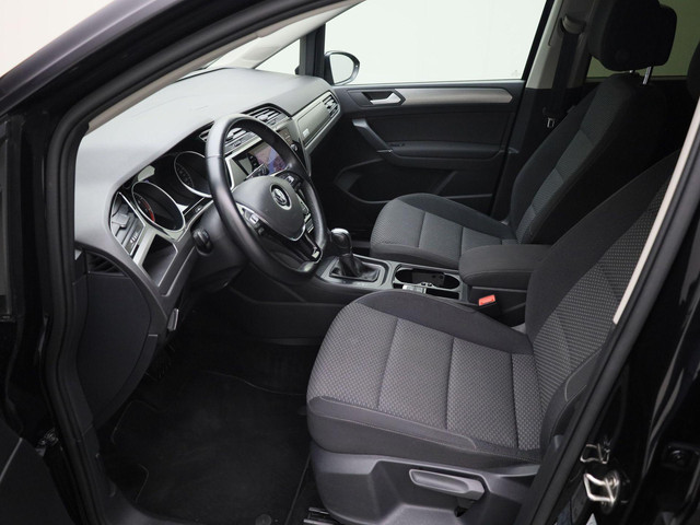 Volkswagen Touran 1.4 TSI 110kW 150PK Comfortline DSG 7-Persoons · Navigatie · Trekhaak · Apple Car Play ·