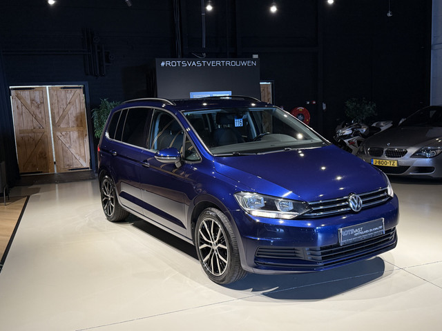 volkswagen-touran-1.2-tsi-7-persoons-navi-acc-media-pdc-stoelverw-blauw