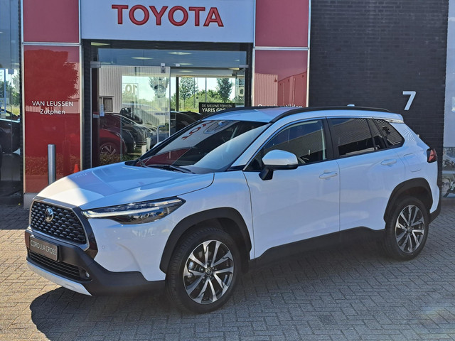 toyota-corolla-cross-hybrid-140-dynamic-stoelverwarming-stuurverwarming-elektrische-achterklep