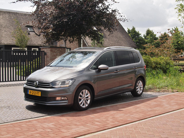 volkswagen-touran-1.4-tsi-highline-7persoons---automaat---trekhaak---parkeersensoren---cruise-control--