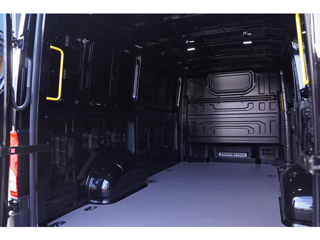 Volkswagen Crafter 2.0 TDI 140 pk DSG Aut. L3H2 nwe Model, Navi LED Koplampen, 270 Graden Deuren, PDC V+A, BPMK vrij, 3-Zits