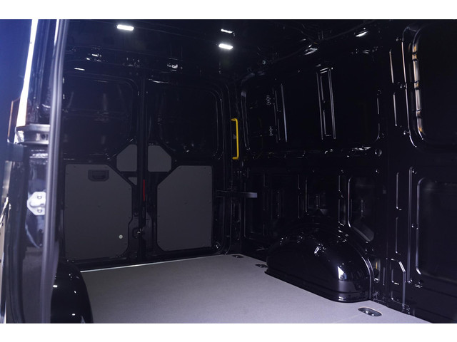 Volkswagen Crafter 2.0 TDI 140 pk DSG Aut. L3H2 nwe Model, Navi LED Koplampen, 270 Graden Deuren, PDC V+A, BPMK vrij, 3-Zits