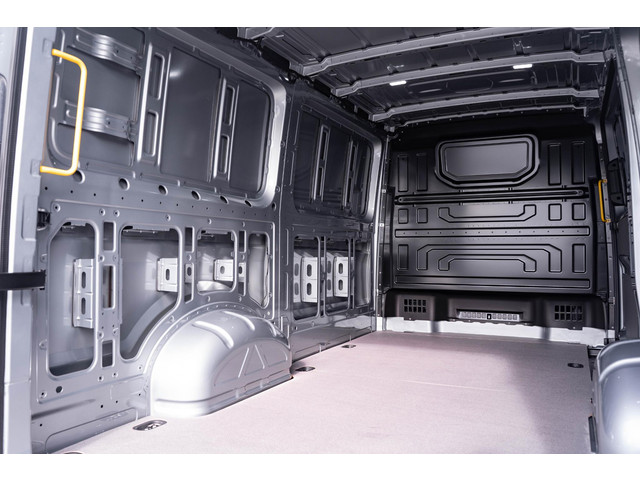 Volkswagen Crafter 2.0 TDI 140 pk L3H2 DSG Aut. Nwe Model BPM vrij, Navi, Camera, Trekhaak 3.000 kg, LED Koplampen, 3-Zits